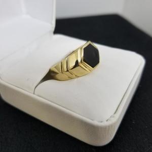 Gent's Stone Ring: 6.5g 14k-Y/G, 1-Octagon Cut Onyx 0.37ctw Size:8