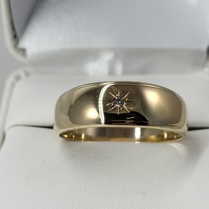  Men's 10K Yellow Gold Small Diamond Ring. Size 12, 5.9grams