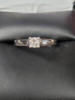 Lady's Diamond Solitaire Ring: Model ~.31ct: 2g 14k-W/G, 1-Princess Cut Diamond 0.30ctw Size:6.5