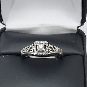  Lady's Silver Diamond Ring Size 7 1/4: 3.1g .925, 1-Round Brilliant Cut Diamond