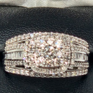 Stunning 10K White Gold Diamond Ring