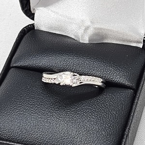 Women's Size 5 10k White Gold Diamond engagement Ring
