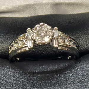  14K White Gold Diamond Engagement Ring. 3.65g Size 7