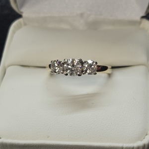  14K Yellow Gold 3 Stone Diamond Anniversary Ring. Size 6