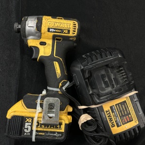 Dewalt  dcf887  brushless impact driver 2x 5Ah Batteriesx & charger