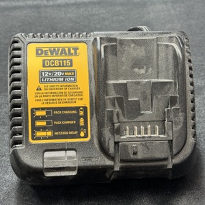 DCB115 12V/20V MAX Lithium-Ion Battery Charger