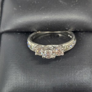 Stunning! 10K White Gold Diamond Engagement Ring