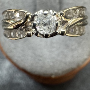  Gold Female 10kt Two tone Engagement 3.05gms Ring Sz:8 1/4 1 Round Near Colorle