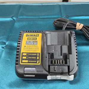 Dewalt 12V/20V MAX Li-Ion 4-Amp Battery Charger DCB115