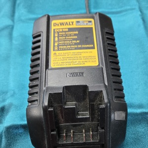 Dewalt 12V Max Lithium-Ion Fast Charger DCB100