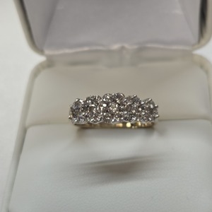 Michael Hill 10K Gold Diamond Cluster Ring! Size 7 1/2