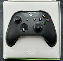 Gaming Accessories Xbox One Microsoft model:1708 SN: 02600110005731