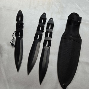 Rampant #knife Trowing Knife Set, (1 knife has the string on handle unravelling)