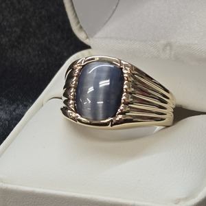  Men's 10K Yellow Gold Hawk's Eye Ring. Size 11, 10.33g