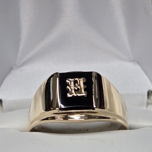 10K Men's Signet Ring Onyx "H" Size 14, 4.32g