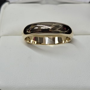  Men's 10K Gold Band. 5mm Wide, Size 9 1/2