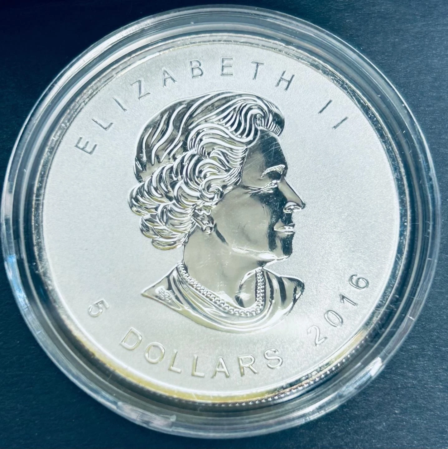 Canadian maple leaf 1oz maple leaf 5 dollars coin