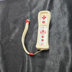 Nintendo Wii Remote With Motion Plus - Toad with silicone cover