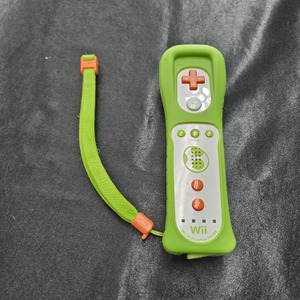 Nintendo Wii Remote With Motion Plus - Yoshi