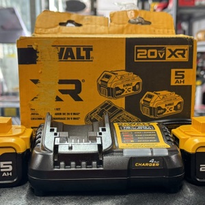 Dewalt DCB205-2C 20V MAX XR 5Ah Battery Starter Kit