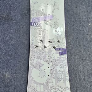 Burton  2009/ 2010 Lux Snowboard 147 women's all-mountain/freestyle snowboard, known for being a sof