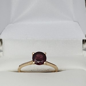 10K Yellow Gold Garnet Solitaire Ring Size 5 1/4 1.6g 